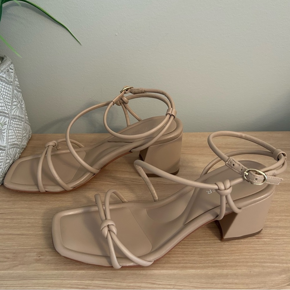 Marc Fisher
Women's Gurion Square Toe Dress Sandals in Nude, size 6.5 - Picture 4 of 6